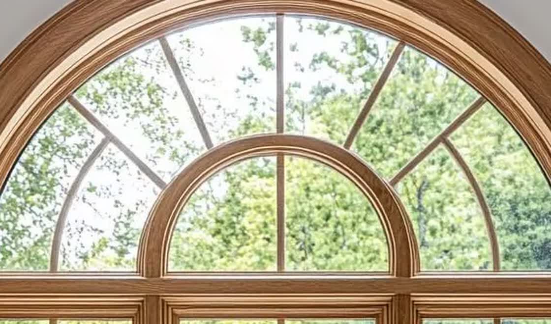 Oak arched window with three units and fanlight — close-up of the details